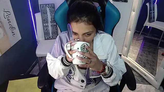 MartinaFonse online show from 01-30-25, 02:06