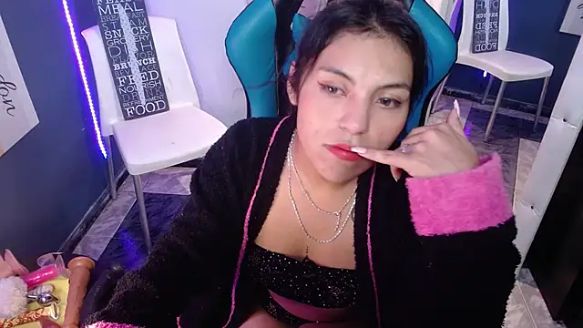 MartinaFonse online show from 01-31-25, 05:09