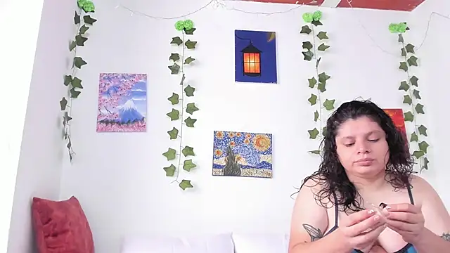 Snapshot of Karol_IsabelCouple chatting on 12-14-24, 08:08 Karol IsabelCouple online show from 12-14-24, 08:08