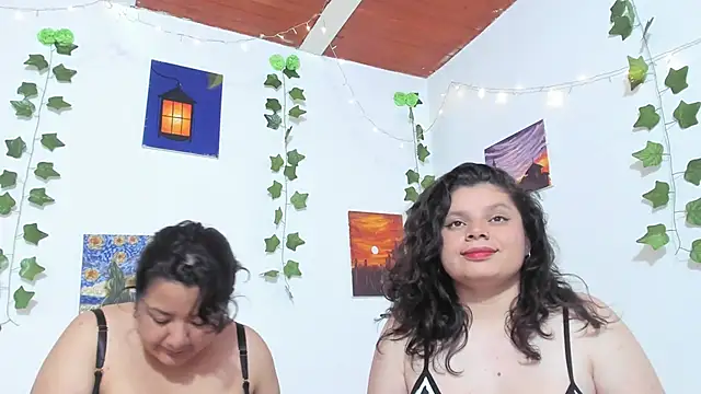 Snapshot of Karol_IsabelCouple chatting on 12-28-24, 01:39 Karol IsabelCouple online show from 12-28-24, 01:39