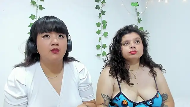 Snapshot of Karol_IsabelCouple chatting on 03-18-25, 12:08 Karol IsabelCouple online show from 03-18-25, 12:08