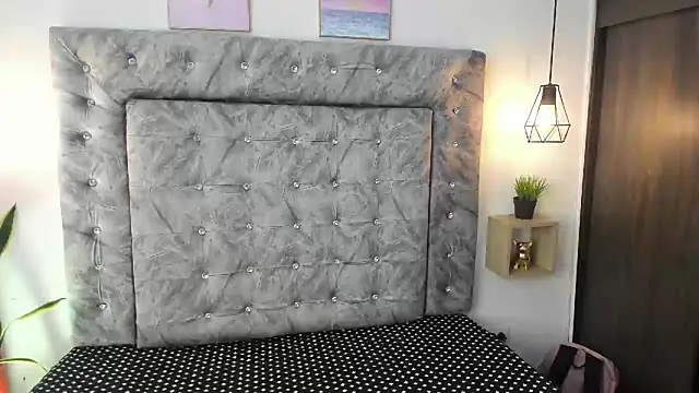 Snapshot of sweet_abby1 chatting on 03-14-25, 12:18 sweet abby1 online show from 03-14-25, 12:18