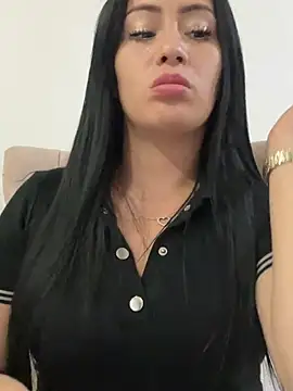 Snapshot of Sara_luna_ chatting on 07-17-26, 01:58 Sara luna online show from 07-17-26, 01:58