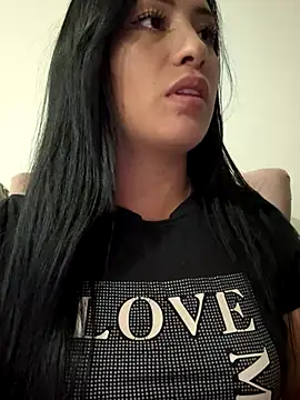 Snapshot of Sara_luna_ chatting on 12-05-25, 01:16 Sara luna online show from 12-05-25, 01:16