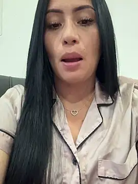 Snapshot of Sara_luna_ chatting on 12-20-25, 01:30 Sara luna online show from 12-20-25, 01:30