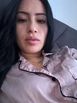 Snapshot of Sara_luna_ chatting on 12-17-24, 01:27 Sara luna online show from 12-17-24, 01:27