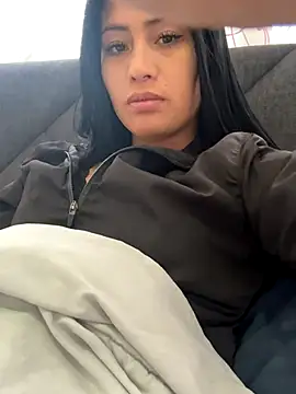 Snapshot of Sara_luna_ chatting on 12-15-25, 05:52 Sara luna online show from 12-15-25, 05:52