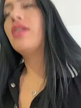 Snapshot of Sara_luna_ chatting on 07-16-26, 01:52 Sara luna online show from 07-16-26, 01:52