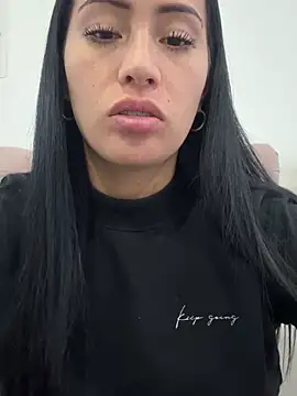 Snapshot of Sara_luna_ chatting on 02-14-26, 10:32 Sara luna online show from 02-14-26, 10:32