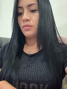 Snapshot of Sara_luna_ chatting on 12-21-25, 02:13 Sara luna online show from 12-21-25, 02:13