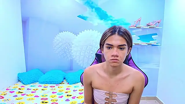 Snapshot of DEMI_LEED chatting on 02-17-26, 12:35 DEMI LEED online show from 02-17-26, 12:35