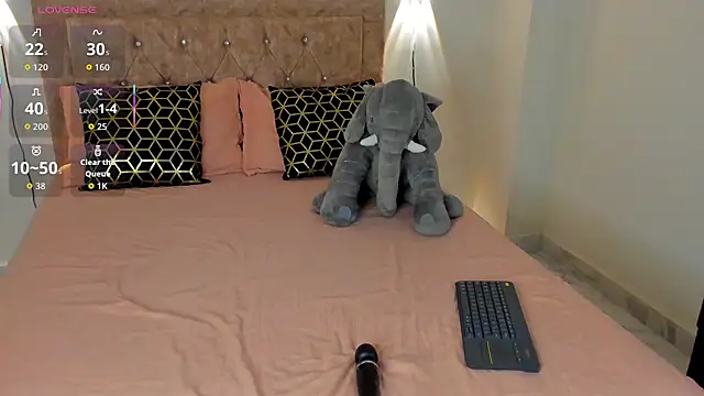 Rihana hot01 online show from 10-09-25, 01:28