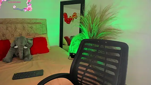 Rihana hot01 online show from 03-21-25, 12:40