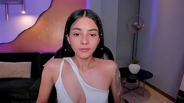 Snapshot of HannahJamesX chatting on 01-21-25, 07:28 HannahJamesX online show from 01-21-25, 07:28