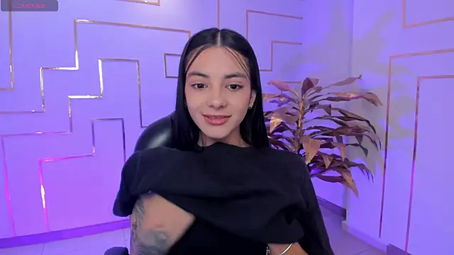 Snapshot of HannahJamesX chatting on 09-12-25, 06:07 HannahJamesX online show from 09-12-25, 06:07