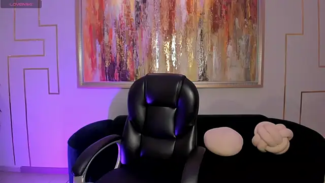 Snapshot of HannahJamesX chatting on 09-10-25, 05:34 HannahJamesX online show from 09-10-25, 05:34
