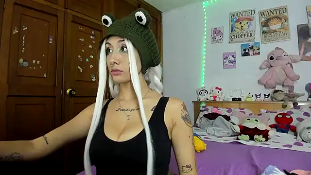 Snapshot of LunaDeCristall chatting on 10-12-25, 05:09 LunaDeCristall online show from 10-12-25, 05:09
