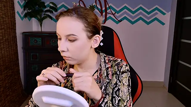 JasmineMilko online show from 10-21-25, 05:18