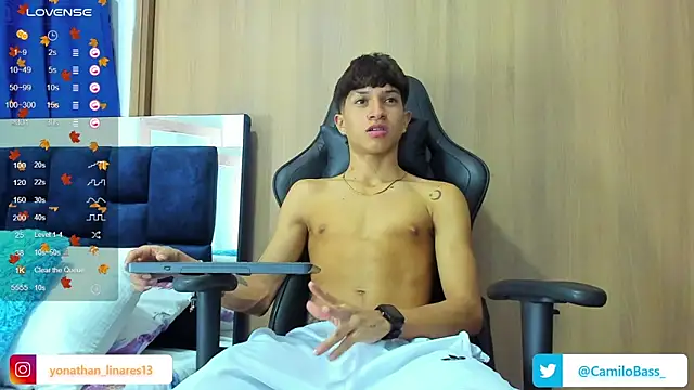 Snapshot of _CamiloBass chatting on 02-13-25, 01:08  CamiloBass online show from 02-13-25, 01:08