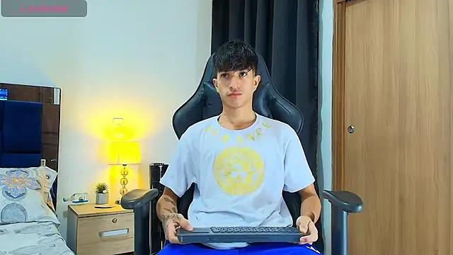  CamiloBass online show from 04-26-26, 07:44