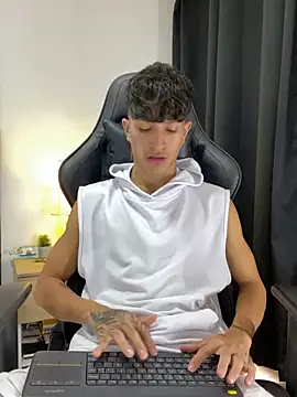  CamiloBass online show from 05-17-26, 06:41