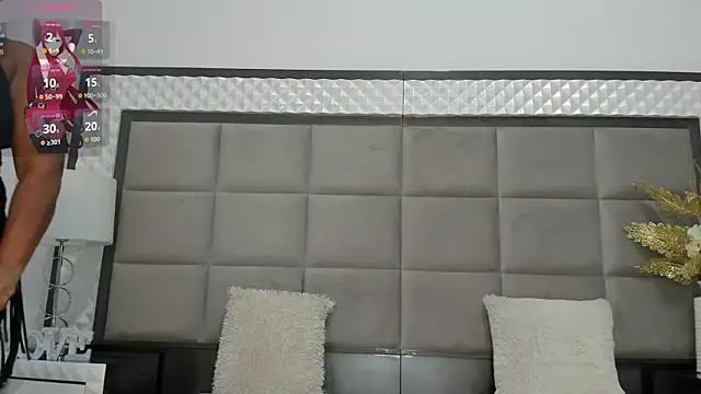 Snapshot of OliviaBurning chatting on 10-11-25, 07:37 OliviaBurning online show from 10-11-25, 07:37