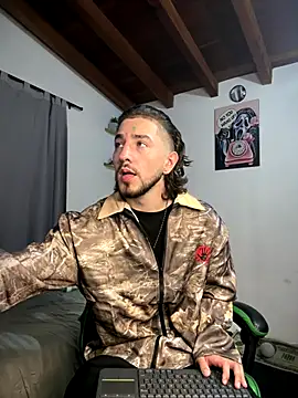 Valentino Xander online show from 12-21-25, 01:19