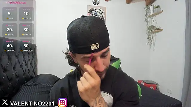 Valentino Xander online show from 11-26-25, 02:22