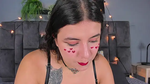 Snapshot of EngelStone chatting on 10-31-25, 05:31 EngelStone online show from 10-31-25, 05:31