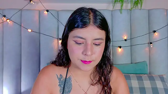 Snapshot of EngelStone chatting on 11-26-25, 07:36 EngelStone online show from 11-26-25, 07:36