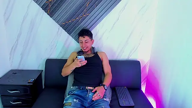 Piggy Eddy online show from 11-27-25, 08:09