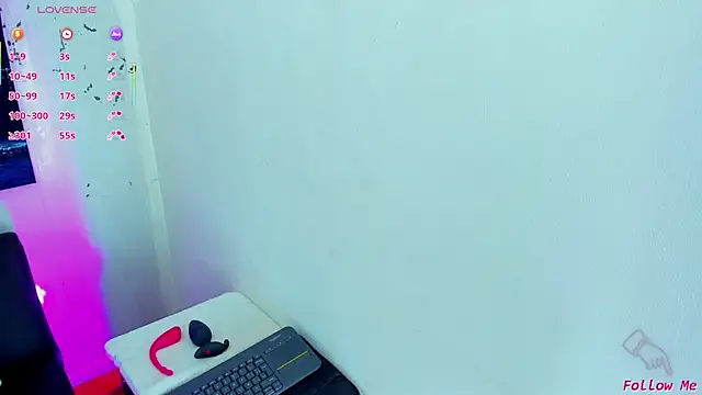 Piggy Eddy online show from 11-18-25, 02:42