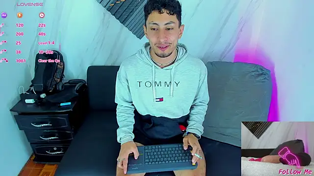 Piggy Eddy online show from 11-29-25, 08:53