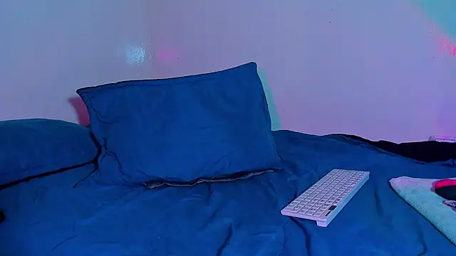 Piggy Eddy online show from 04-08-26, 01:29