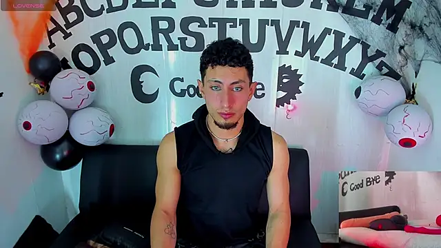 Piggy Eddy online show from 10-26-25, 05:41