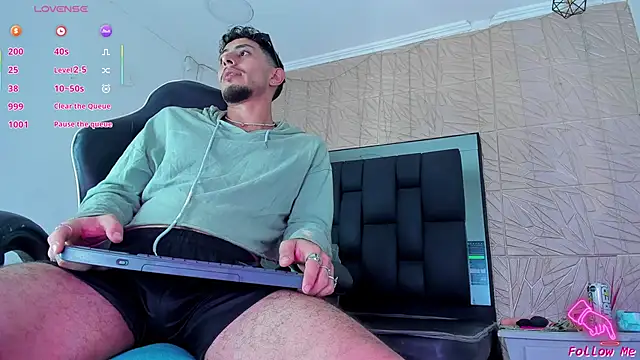 Piggy Eddy online show from 10-14-25, 05:19