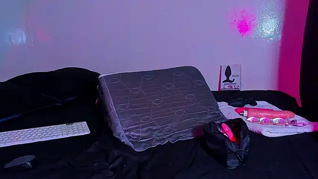 Piggy Eddy online show from 03-18-26, 01:53