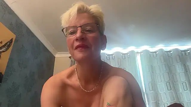 Snapshot of JennyHazel1 chatting on 06-15-26, 11:32 JennyHazel1 online show from 06-15-26, 11:32
