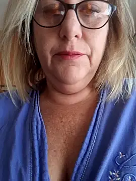 Snapshot of Mara-24 chatting on 10-20-25, 08:48 Mara-24 online show from 10-20-25, 08:48