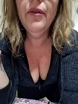 Snapshot of Mara-24 chatting on 02-15-25, 11:58 Mara-24 online show from 02-15-25, 11:58
