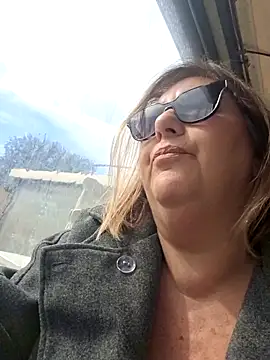 Snapshot of Mara-24 chatting on 02-20-26, 10:28 Mara-24 online show from 02-20-26, 10:28