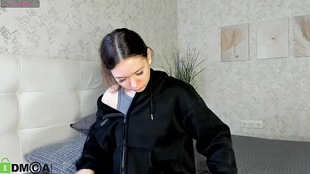 Snapshot of Nicole_Charm chatting on 09-24-25, 08:04 Nicole Charm online show from 09-24-25, 08:04