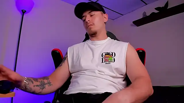 james connor2 online show from 11-05-25, 07:17