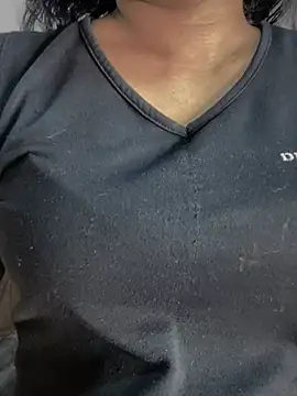 Snapshot of NethuQueen chatting on 02-01-26, 08:01 NethuQueen online show from 02-01-26, 08:01