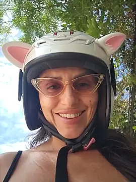 Snapshot of Izabella_Bella chatting on 07-05-26, 04:19 Izabella Bella online show from 07-05-26, 04:19