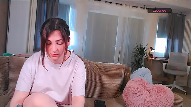 Snapshot of Caroline1995 chatting on 03-27-26, 08:22 Caroline1995 online show from 03-27-26, 08:22