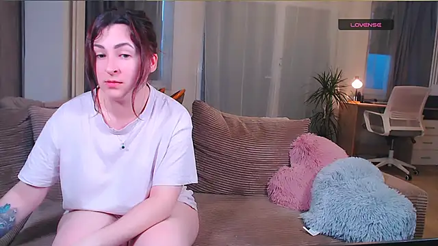 Snapshot of Caroline1995 chatting on 03-19-26, 05:24 Caroline1995 online show from 03-19-26, 05:24