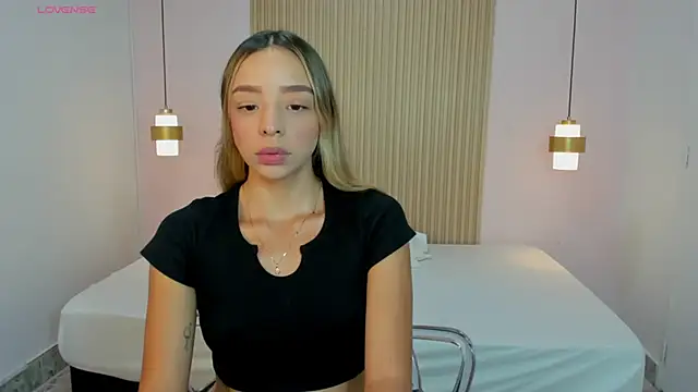 Snapshot of AliceRoss0 chatting on 06-30-26, 08:31 AliceRoss0 online show from 06-30-26, 08:31