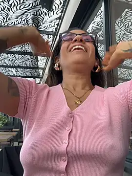 Snapshot of ValeriEvan chatting on 10-30-25, 08:17 ValeriEvan online show from 10-30-25, 08:17