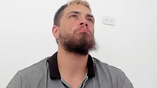 Snapshot of Beard_xox chatting on 07-15-26, 08:27 Beard xox online show from 07-15-26, 08:27